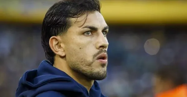 Paredes tienta a un amigo.