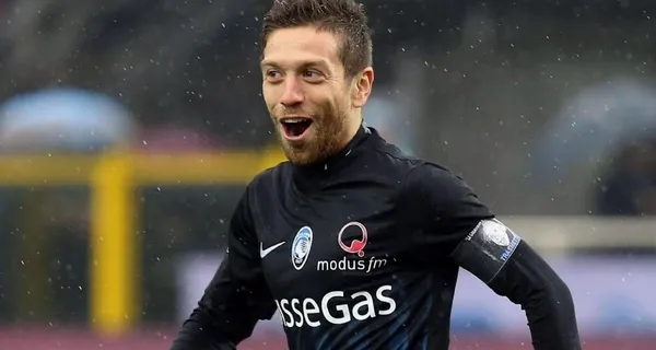 Alejandro Darío Gómez sorprendió posando en una foto con la camiseta de un grande de Argentina que no es Club Atlético San Lorenzo de Almagro.