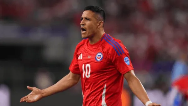 Alexis Sánchez protestanto vs Canadá.