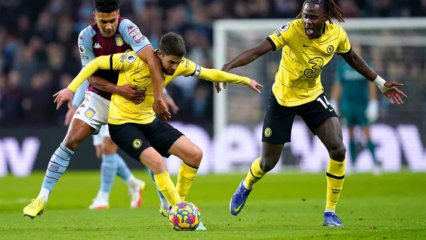 Aston Villa, con Dibu y Emiliano Buendía de titulares, cayó 3 a 1 de local ante Chelsea.