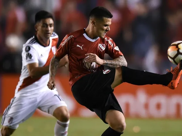 Club Atlético Boca Juniors está interesado en Fabricio Bustos, pero Club Atlético River Plate puede interferir indirectamente.