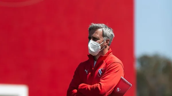 Club Atlético Independiente se prepara para su primer partido en la Copa de la Liga Profesional y Lucas Pusineri piensa en una estrategia para cambiar el mal rendimiento del equipo.