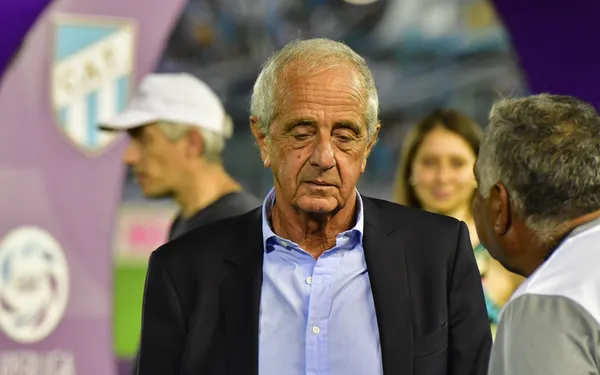 Con los festejos del Millo por la obtención de la Liga Profesional, ahora salió a la luz una antigua foto del presidente junto a uno de los jugadores.