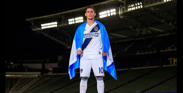 Cristian Pavón entrará en una novela que protagonizará una negociación que buscará llegar a un punto medio entre lo que quiere el Club Atlético Boca Juniors y Los Angeles Galaxy.