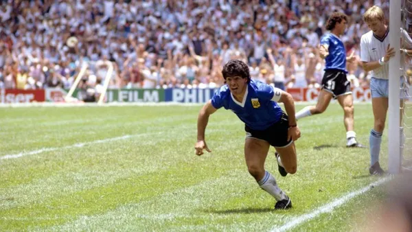 Dalma Maradona, hija del 10, asegura que la camiseta que entrará en remate corresponde a la del primer tiempo del partido ante Inglaterra. Mientras, la casa de subastas asugura que corresponde a la de los dos goles.