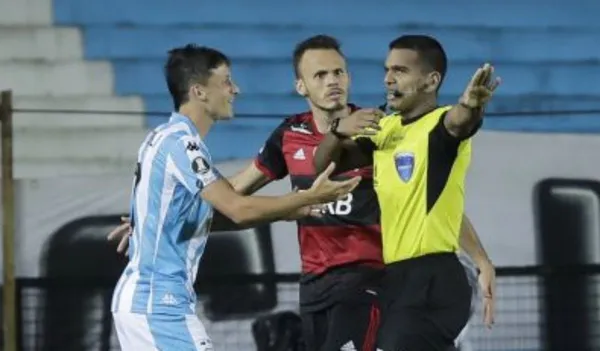 Descubrí cuál sería la tenebrosa razón por la que el VAR habría perjudicado a Racing Club en el partido contra Flamengo.