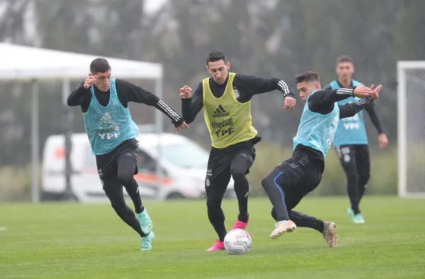 Dos futbolistas del equipo superaron sus respectivas molestias físicas y se entrenaron a la par del grupo.