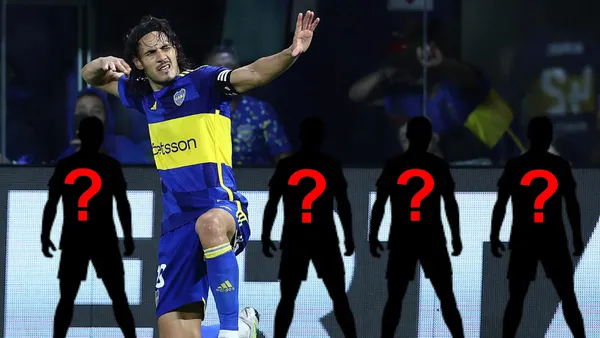 Edinson Cavani haciendo su clásico festejo de gol con la camiseta de Boca.