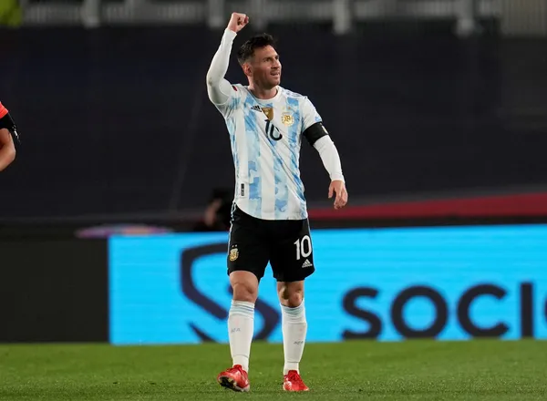El argentino superó a Pelé, aunque aún le falta para ser encabezar el ranking mundial.