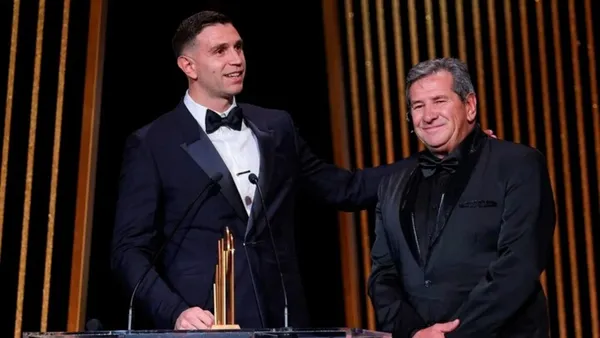 El arquero argentino se impuso contra otras grandes figuras en la ceremonia del Balón de Oro.