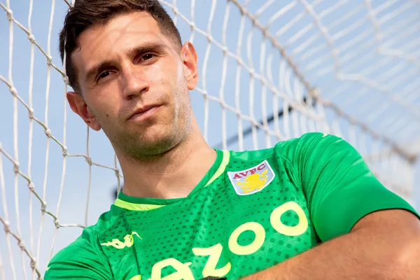 El arquero de la Selección Argentina prolongó el vínculo con su club y se reafirma más que nunca en la Premier League.