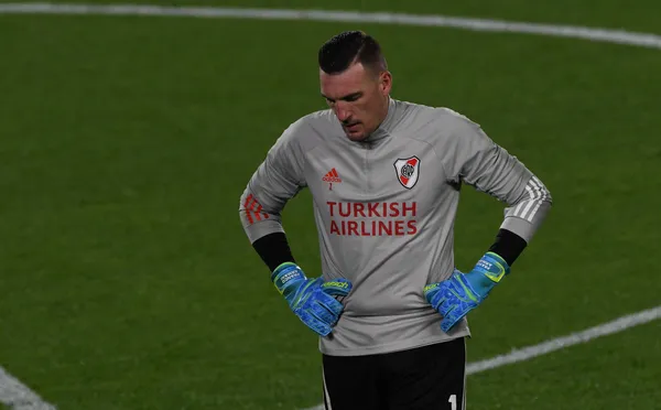 El arquero fue desafectado de la Selección Argentina por una sinovitis en su rodilla derecha.