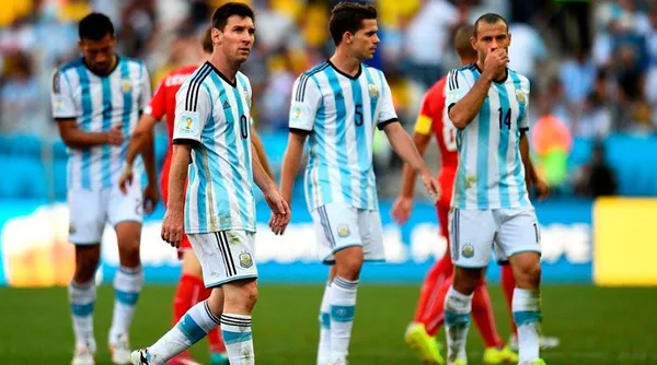 El astro argentino le envió un mensaje a sus dos ex compañeros luego de su retiro.