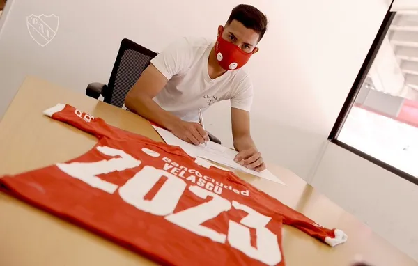 El Club Atlético Independiente no desaprovechó un solo segundo, y renovó a uno de sus más preciados baluartes, Alan Velasco.