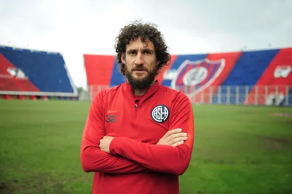 El Club Atlético San Lorenzo de Almagro vivió un tremendo escándalo previo a su partido, y Fabricio Coloccini fue artífice de esto.