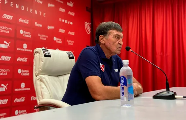 El club publicó en sus redes sociales que no renovará el vínculo con el entrenador.