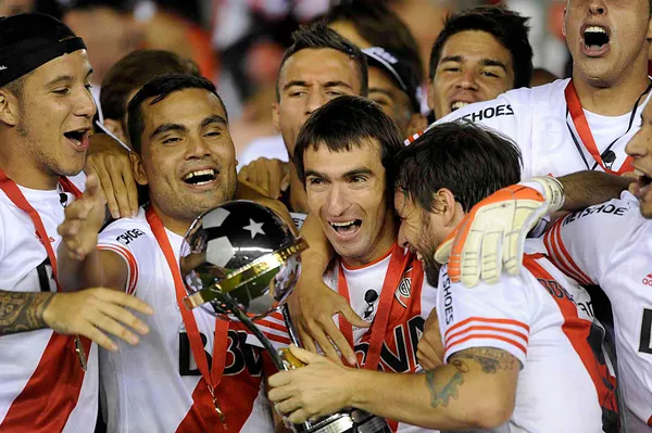 El defensor fue presentado en el Inter de Porto Alegre.