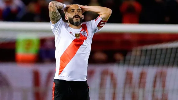 El defensor fue reemplazado por dolores en el brazo que se operó meses atrás.