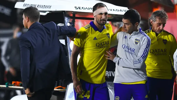 El defensor se retiró con una bota ortopédica en el pie izquierdo tras el partido ante Estudiantes en La Plata.