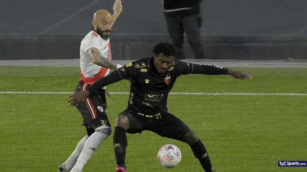 El defensor volvió a jugar luego de cinco meses por la lesión de su brazo.