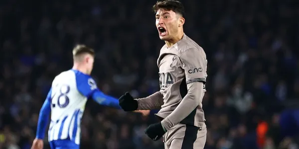 El delantero argentino descontó en la derrota de su equipo contra Brighton.