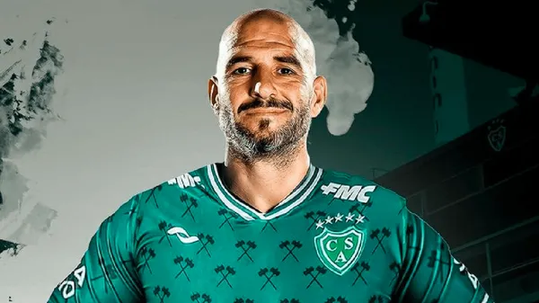 El delantero arrojó resultado positivo por coronavirus y deberá esperar su incorporación a los entrenamientos de su nuevo club.