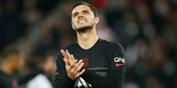 El delantero aterrizó en Argentina y recibió un duro descargo de una persona que asegura haber tenido un romance con él.