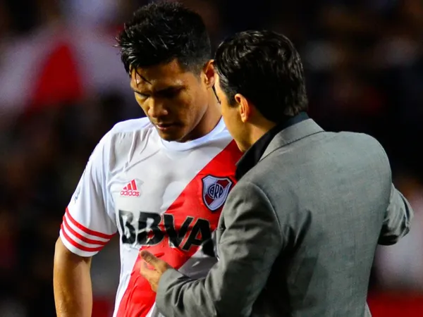 El delantero colombiano se quedó con el mejor entrenador que tuvo en su carrera.