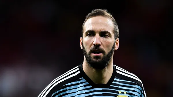 El delantero de 33 años no estaría pasando por su mejor momento y tendría en mente tomar una drástica decisión sobre su futuro futbolístico.