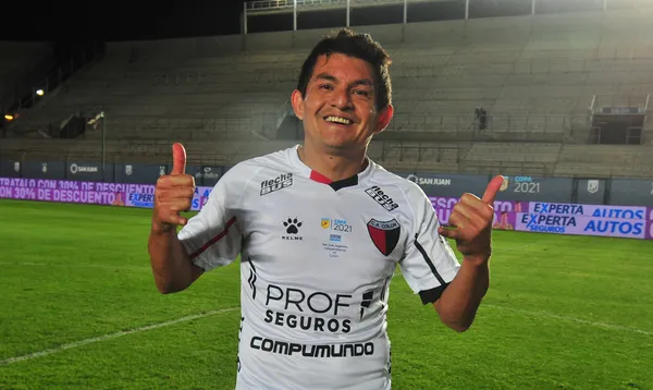 El delantero de Colón convirtió desde los 12 pasos en la victoria 2-0 ante Independiente por las semifinales de la Copa de la Liga Profesional de Fútbol.