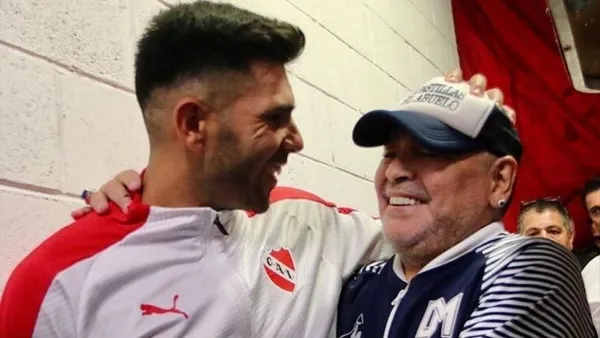 El delantero de Independiente de Avellaneda homenajeó a Diego Armando Maradona.