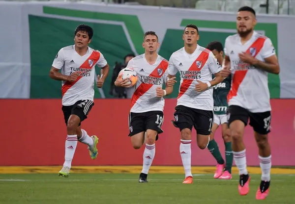 El delantero fue presentado en el equipo alemán.