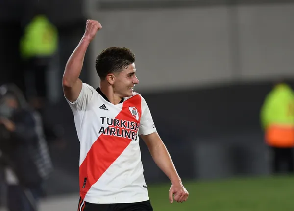 El delantero viene de convertir un triplete ante San Lorenzo.