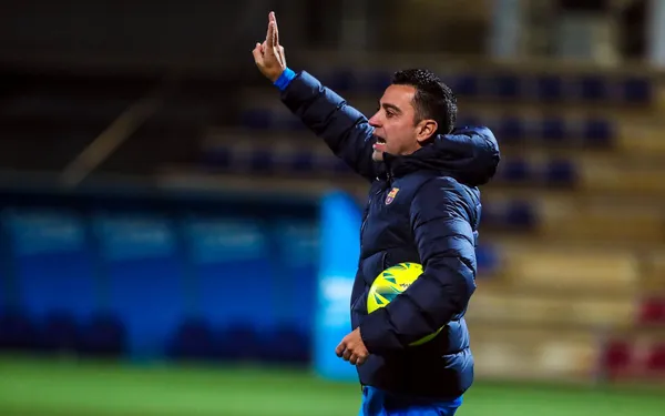 El entrenador Culé se prepara para su debut y en las horas previas recibió una noticia que altera lo pensado.