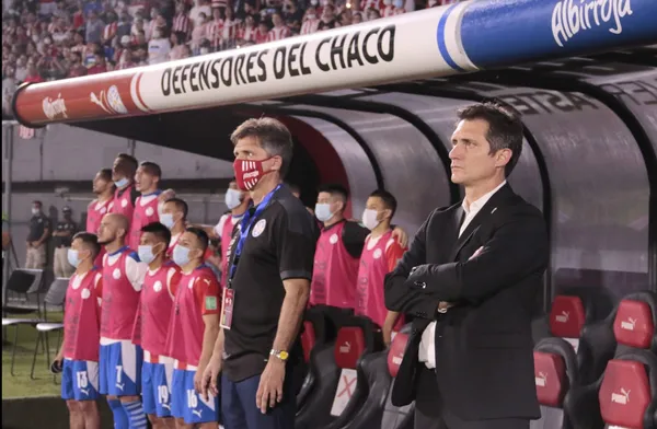 El entrenador salió a dar la cara y habló de la delicada situación luego de la derrota ante Chile por 1 a 0. Además, se refirió a los simpatizantes paraguayos.