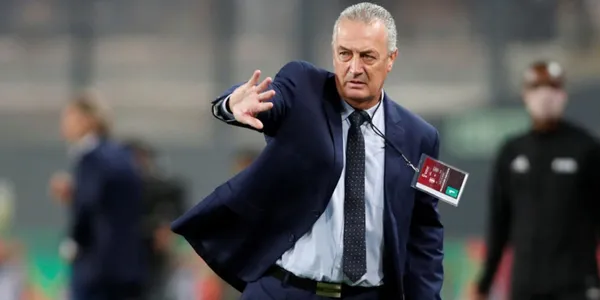 El ex D. T. de Boca no tomó el cargo en la Academia y está dirigiendo a la Selección de Costa Rica.