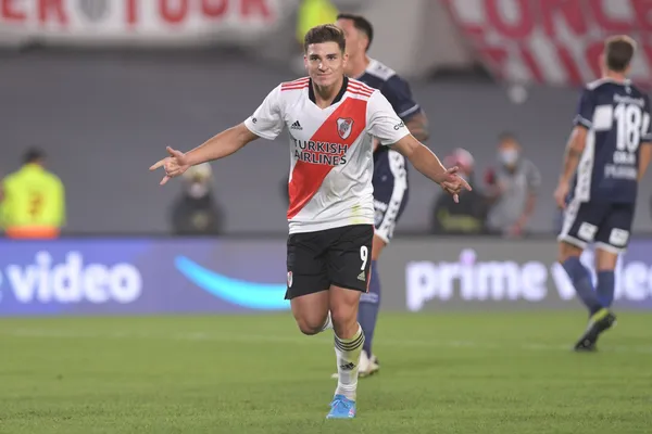 El ex delantero del Real Madrid y el Barcelona habló y se explayó sobre la performance del Araña.