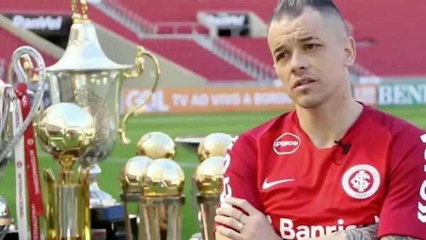 El ex futbolista de River Plate podría abandonar el equipo brasileño.