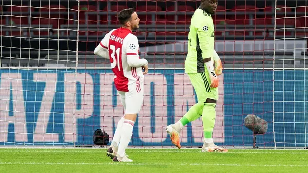 El ex Independiente tuvo una desafortunada jugada que termino en gol a su propio arco.