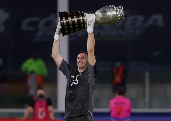 El exarquero de Racing había arremetido contra el actual jugador de la Selección Argentina y ahora salió el héroe de italia '90 a bancarlo.