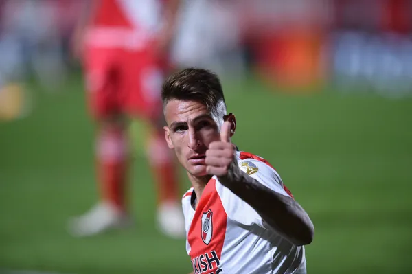 El flamante refuerzo de River Plate anotó un doblete para conseguir la clasificación a cuartos de final.