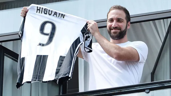 El fútbol argentino históricamente sacó futbolistas de gran nivel a lo largo de los años y muchos de ellos trascendieron en los mejores equipos del mundo y teniendo un gran valor, la venta más cara de la historia argentina fue Gonzalo Higuaín en el 2016 cuando pasó de Napoli a Juventus ¿Quiénes fueron los más valiosos? Enterate de toda la información acá.