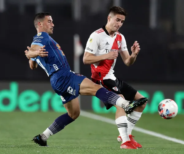 El mediocampista llegó a 30 partidos en el club de Núñez y se ejecutó una cláusula de su contrato.