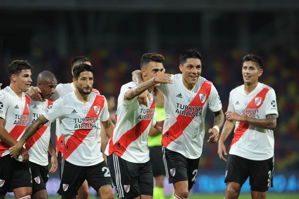 El Millonario venció por 5-0 a Racing y se proclamó campeón de la Supercopa Argentina.