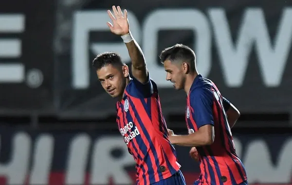 El paraguayo cerrará su llegada al Xeneie este viernes, auqnue no estará disponible para el partido del próximo domingo en cancha de Vélez ante Rosario Central.