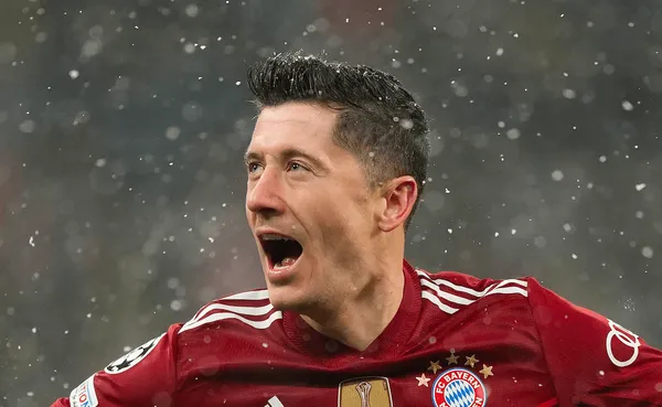 El polaco se despachó con un golazo espectacular que se llevó todos los elogios.