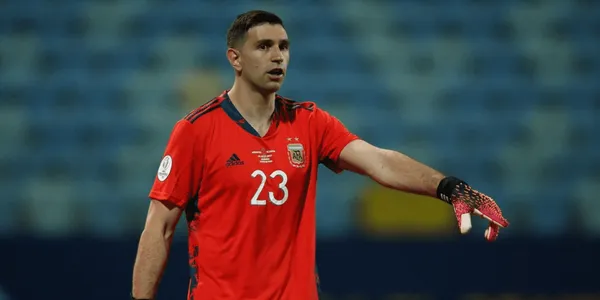 El portero destaca en la Selección y en la Premier League con el Aston Villa