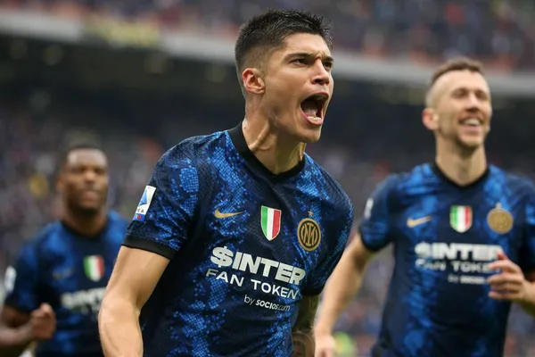 El Tuco marcó dos golazos para el triunfo de su equipo ante Udinese por 2 a 0.