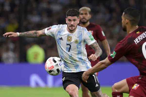 El volante del Atlético de Madrid quedó a un partido de alcanzar los 30 partidos sin derrotas que tiene el Cabezón, al igual que el Kun Agüero.