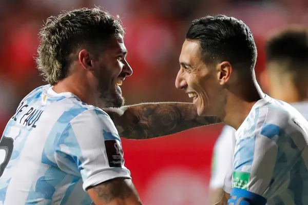 El volante del equipo nacional se refirió a las peripecias que tuvieron que vivir en la previa del choque en Calama ante Chile por las Eliminatorias Sudamericanas.